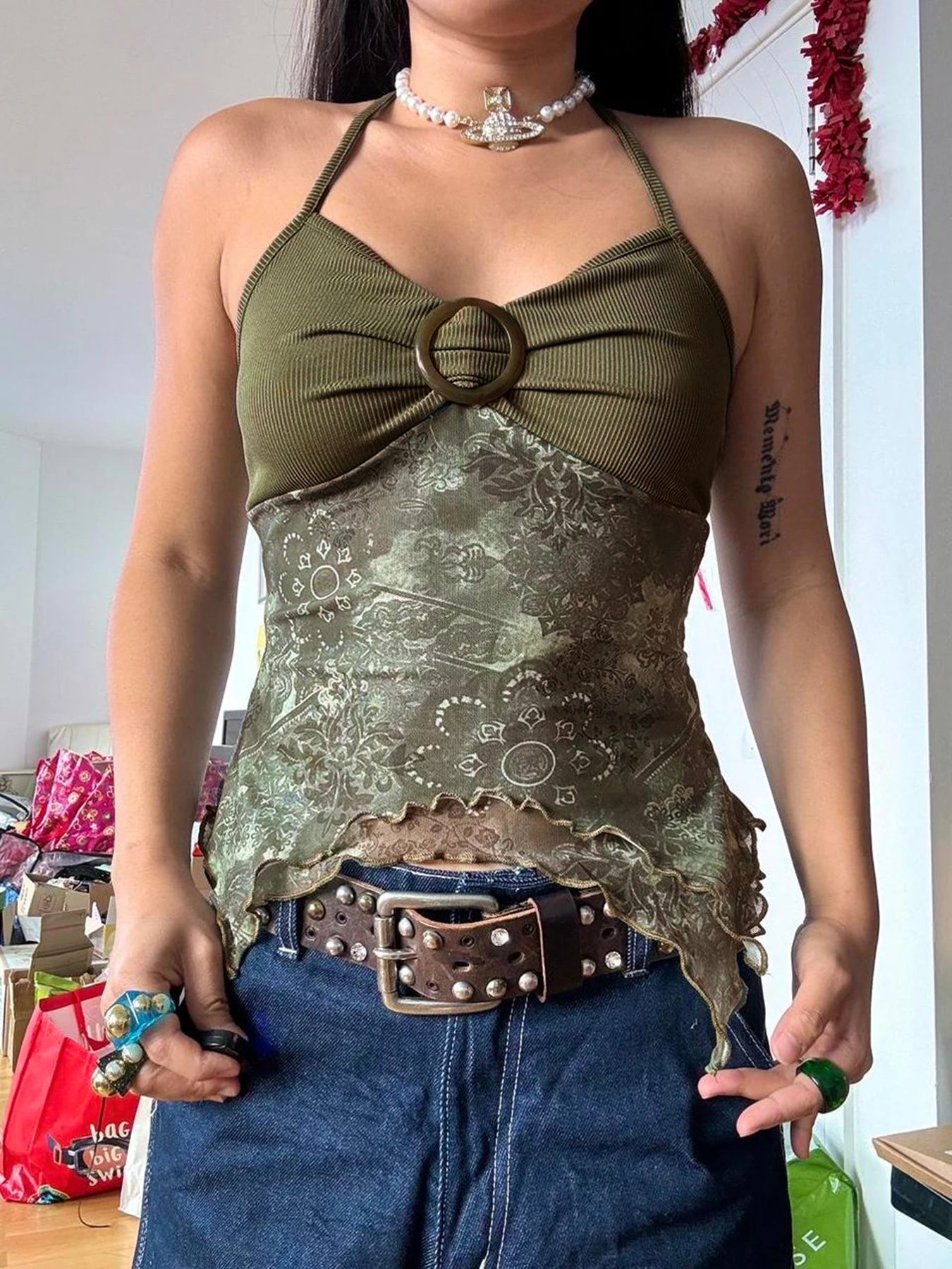 Blusa Verde Retrô Boho no corpo, estilo boho com toque esotérico – Valenna