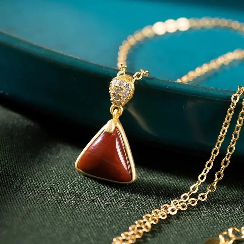 Colar de Cornalina com design triângulo, energia e vitalidade – Valenna